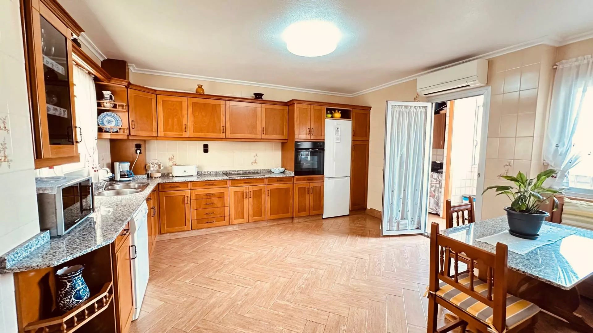 3-bedroom Apartment In Torrevieja, Spain (145 M²)