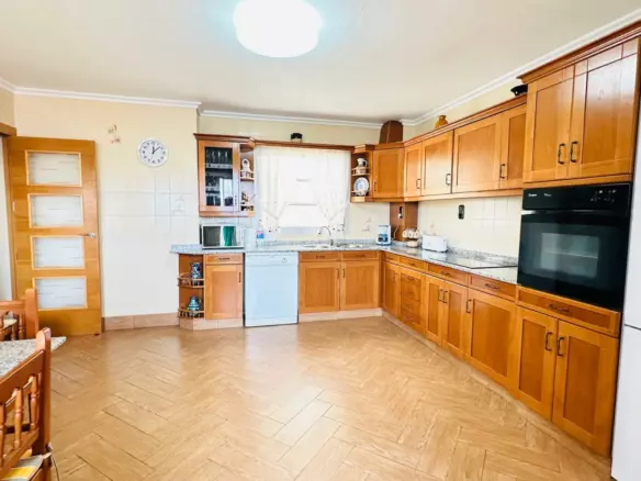 3-bedroom Apartment In Torrevieja, Spain (145 M²)