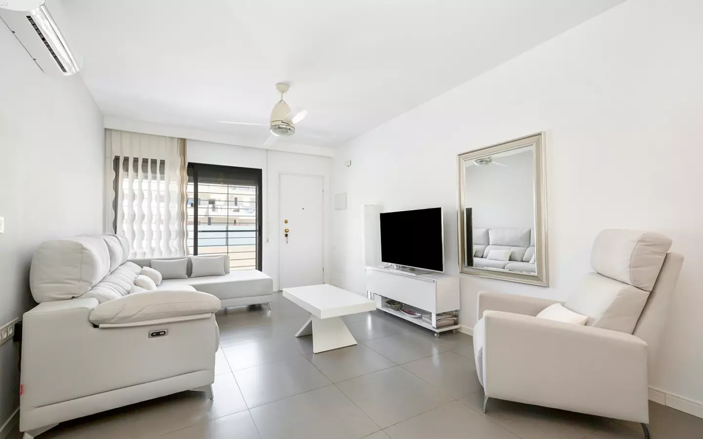 4-bedroom Apartment In Pilar De La Horadada, Spain (120 M²)