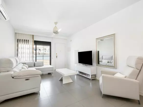 4-bedroom Apartment In Pilar De La Horadada, Spain (120 M²)