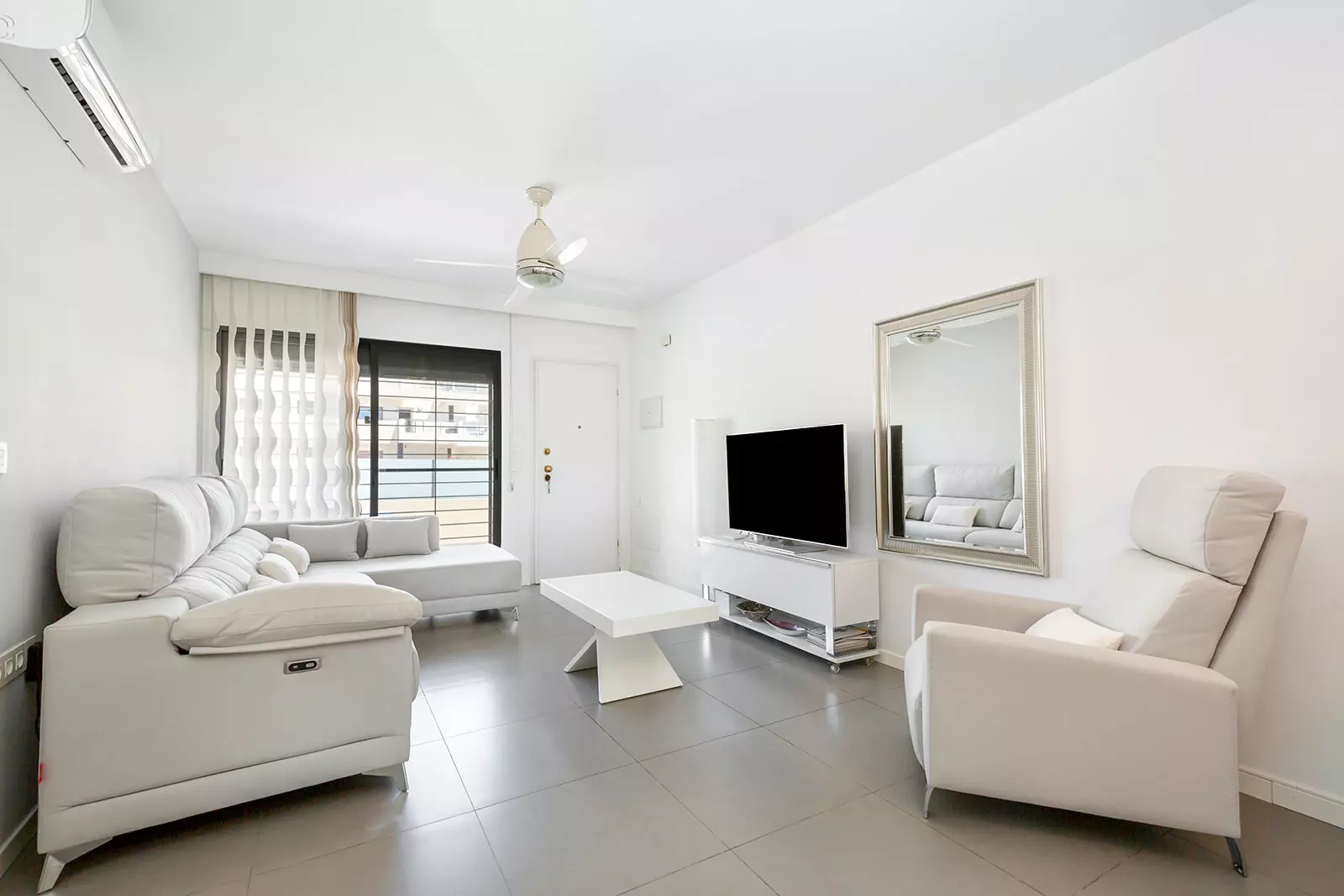 4-bedroom Apartment In Pilar De La Horadada, Spain (120 M²)