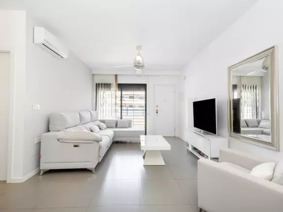 4-bedroom Apartment In Pilar De La Horadada, Spain (120 M²)