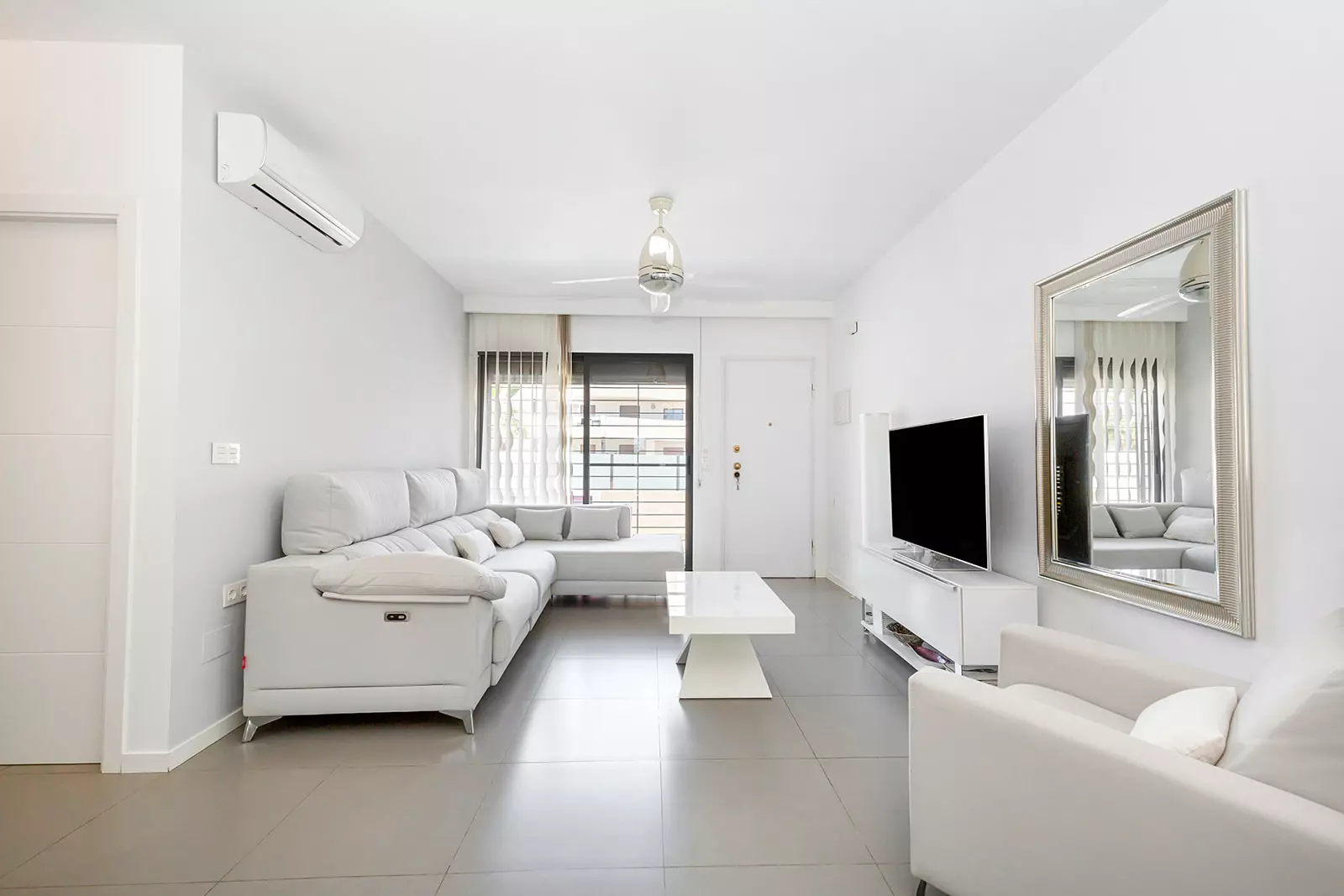 4-bedroom Apartment In Pilar De La Horadada, Spain (120 M²)