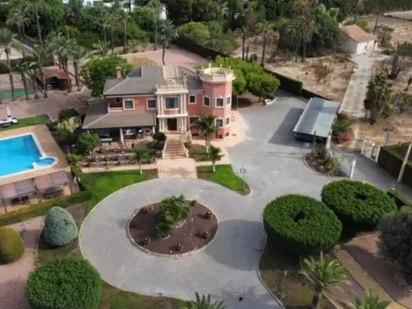 6-bedroom Villa In Elche, Spain (500 M²)