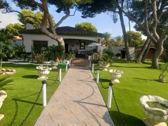 3-bedroom Villa In Orihuela Costa, Spain (250 M²)
