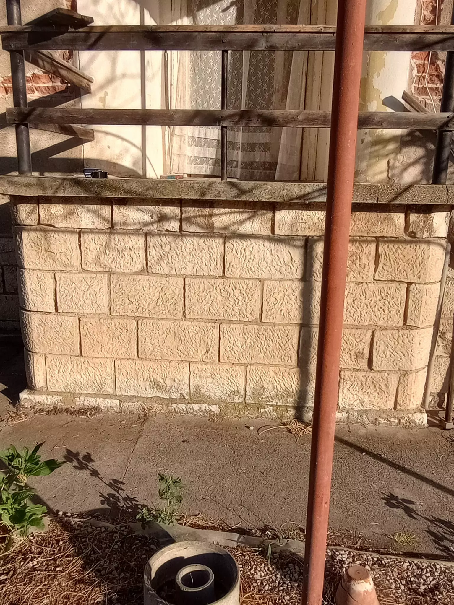 Sunny House By The River In Bulgaria – 1,900 M² Plot, Garage, Private Well & Renovation Potential