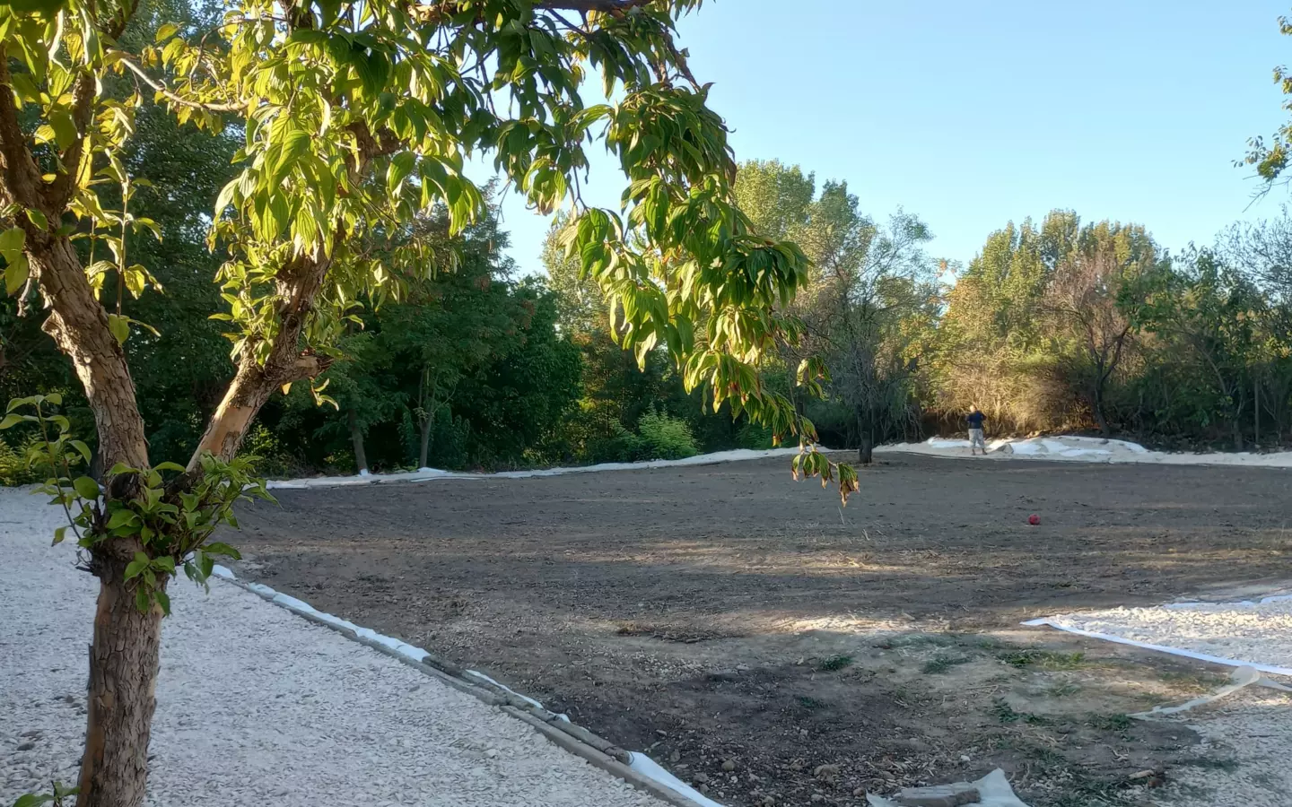 Sunny House By The River In Bulgaria – 1,900 M² Plot, Garage, Private Well & Renovation Potential