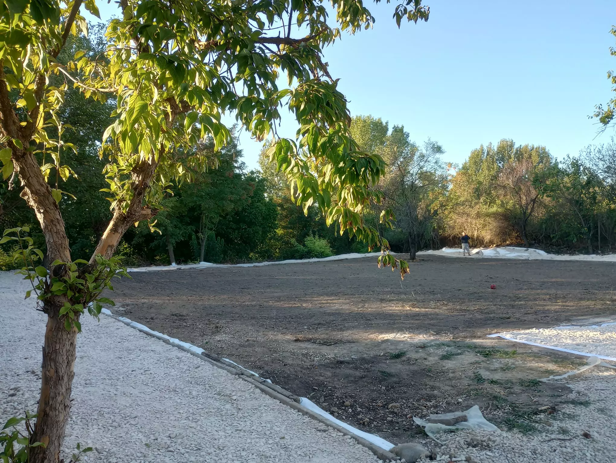 Sunny House By The River In Bulgaria – 1,900 M² Plot, Garage, Private Well & Renovation Potential