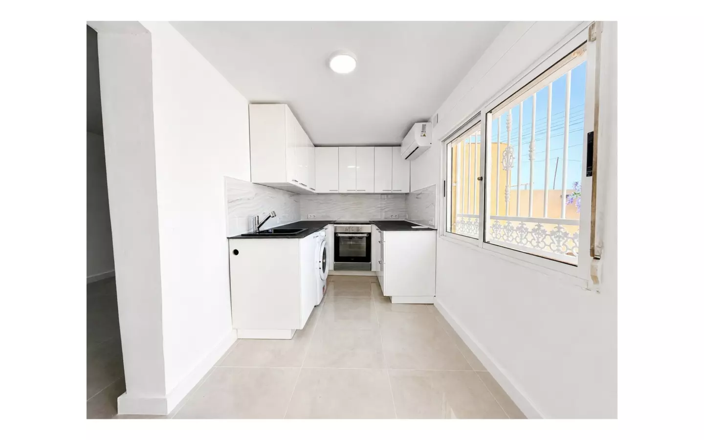 2-bedroom Bungalow In Torrevieja, Spain (70 M²)