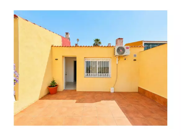 2-bedroom Bungalow In Torrevieja, Spain (70 M²)