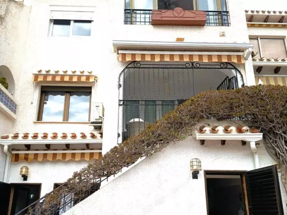 4-bedroom Duplex In Cabo Roig, Spain (100 M²)