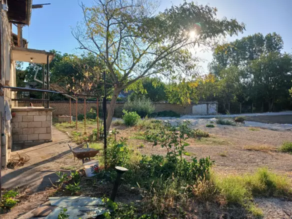 Sunny House By The River In Bulgaria – 1,900 M² Plot, Garage, Private Well & Renovation Potential