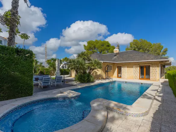 5-bedroom Villa In Orihuela Costa, Spain (366 M²)
