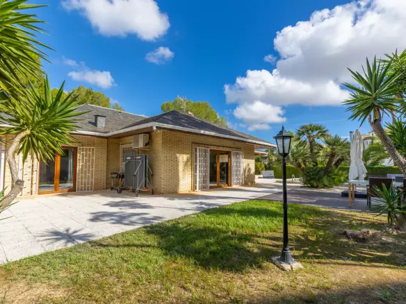 5-bedroom Villa In Orihuela Costa, Spain (366 M²)