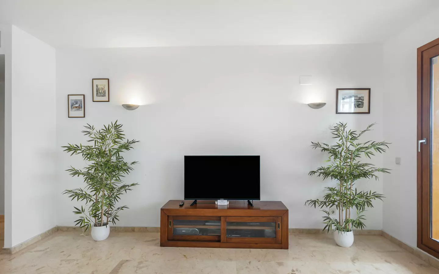 2-bedroom Apartment In Torrevieja, Spain (84 M²)