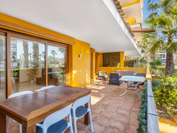 2-bedroom Apartment In Torrevieja, Spain (84 M²)