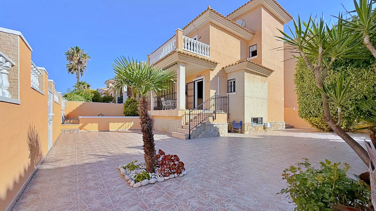 4-bedroom Villa In Orihuela, Spain (198 M²)