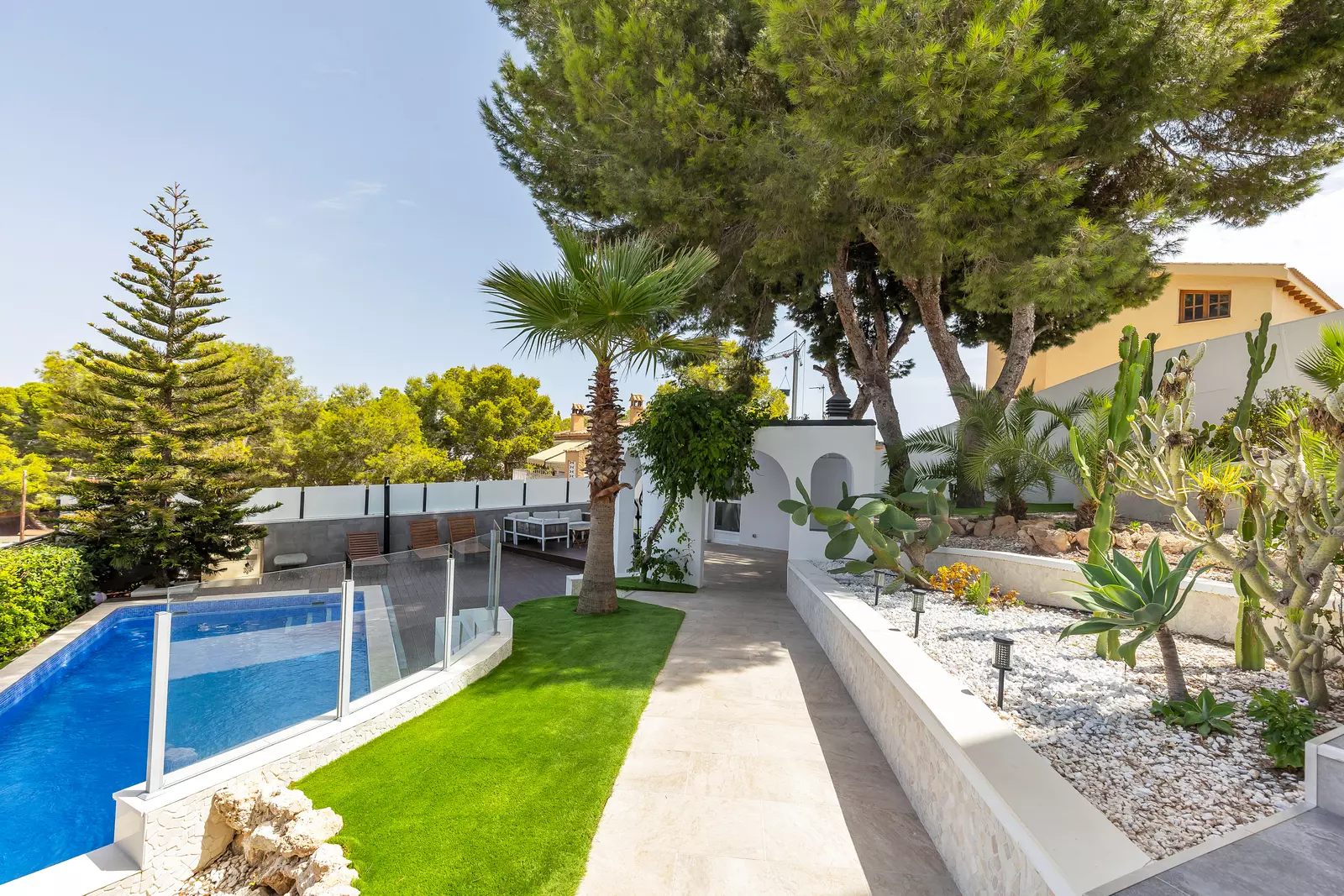 6-bedroom Villa In Torrevieja, Spain (257 M²)