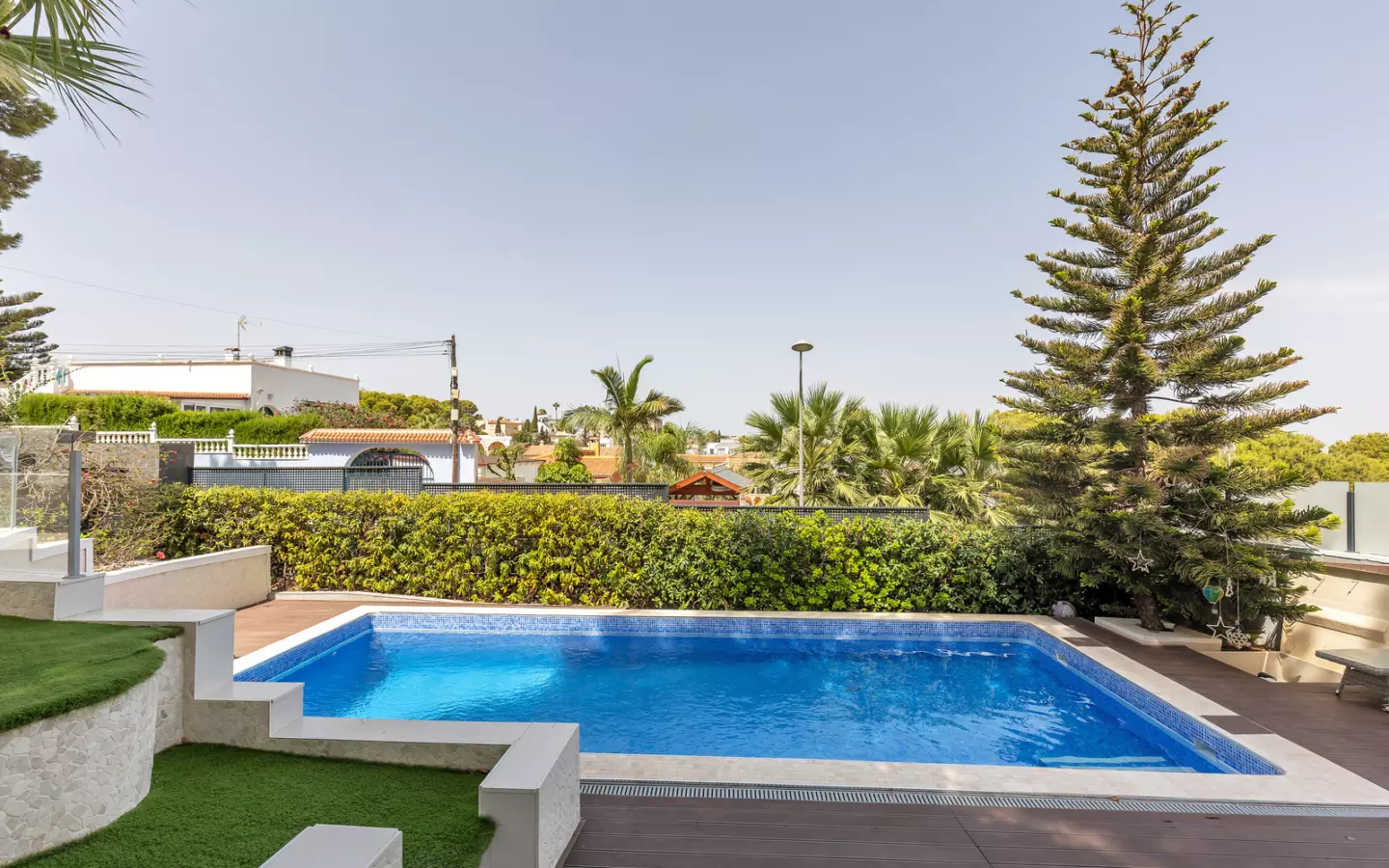 6-bedroom Villa In Torrevieja, Spain (257 M²)