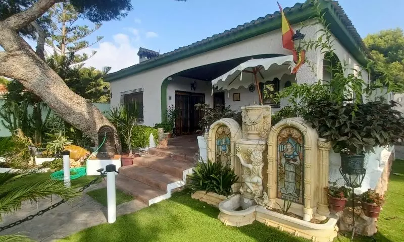 3-bedroom Villa In Orihuela Costa, Spain (250 M²)