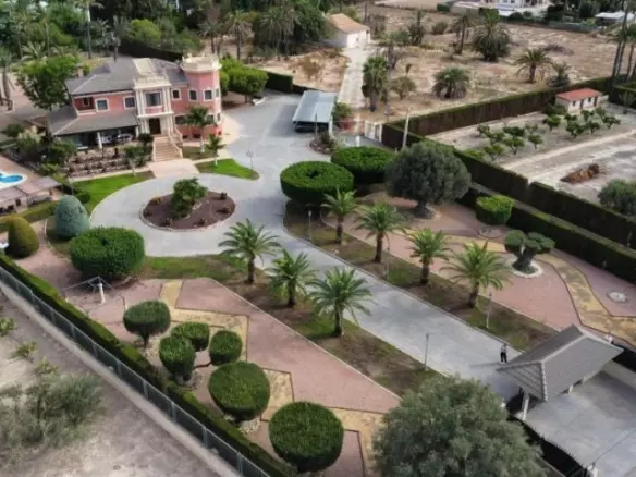 6-bedroom Villa In Elche, Spain (500 M²)