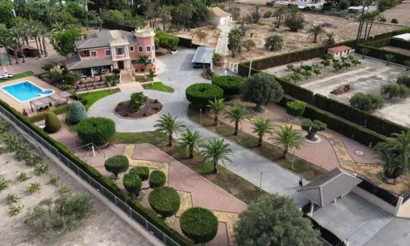 6-bedroom Villa In Elche, Spain (500 M²)