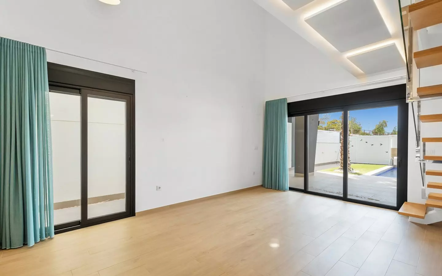 3-bedroom Villa In Benijofar, Spain (144 M²)