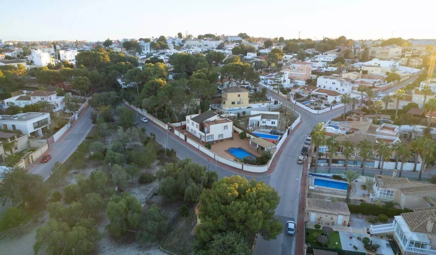 7-bedroom Villa In Torrevieja, Spain (312 M²)