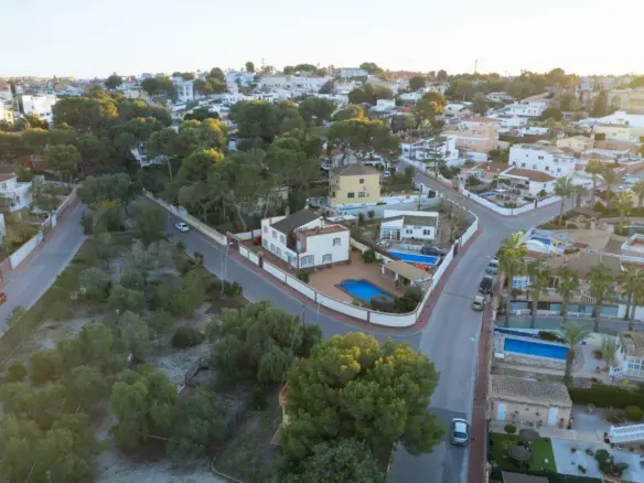 7-bedroom Villa In Torrevieja, Spain (312 M²)
