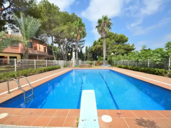 6-bedroom Villa In Torrevieja, Spain (671 M²)