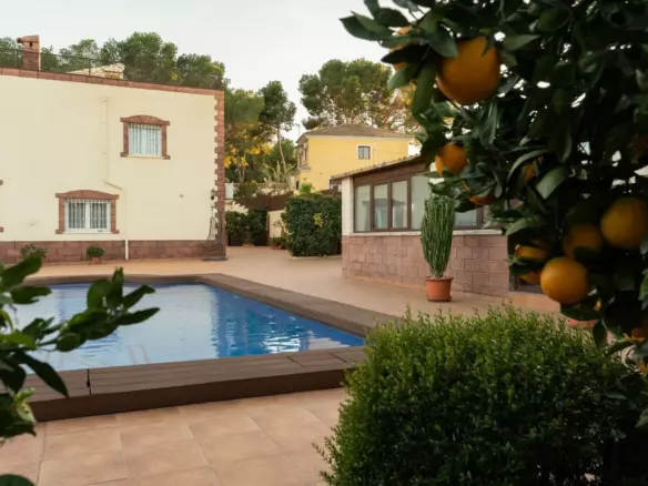 7-bedroom Villa In Torrevieja, Spain (312 M²)
