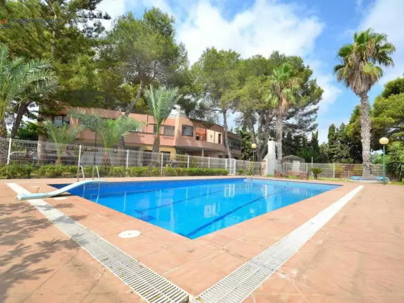 6-bedroom Villa In Torrevieja, Spain (671 M²)