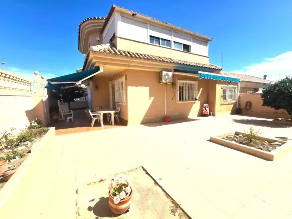 3-bedroom Villa In Torrevieja, Spain (98 M²)