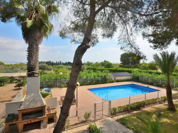6-bedroom Villa In Torrevieja, Spain (671 M²)