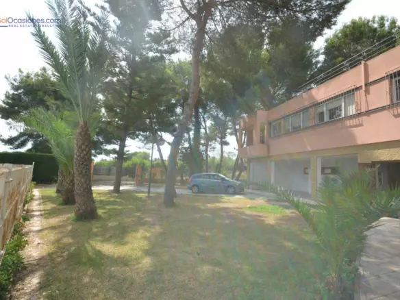 6-bedroom Villa In Torrevieja, Spain (671 M²)