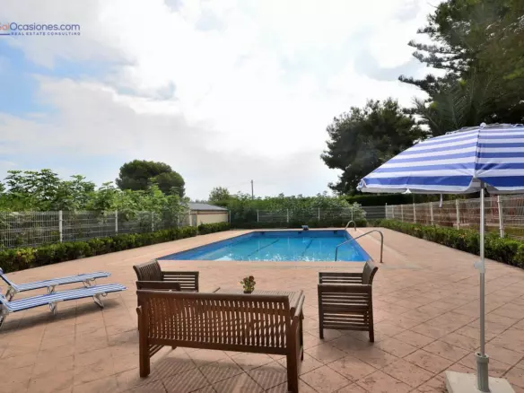 6-bedroom Villa In Torrevieja, Spain (671 M²)