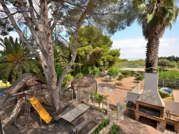 6-bedroom Villa In Torrevieja, Spain (671 M²)