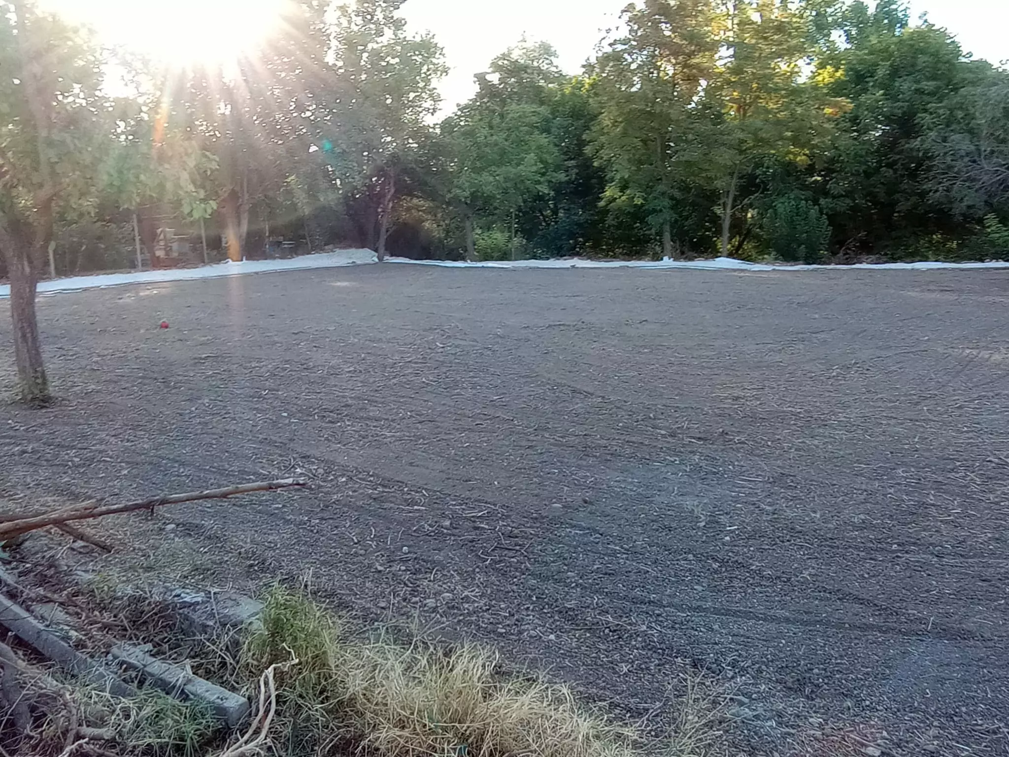 Sunny House By The River In Bulgaria – 1,900 M² Plot, Garage, Private Well & Renovation Potential