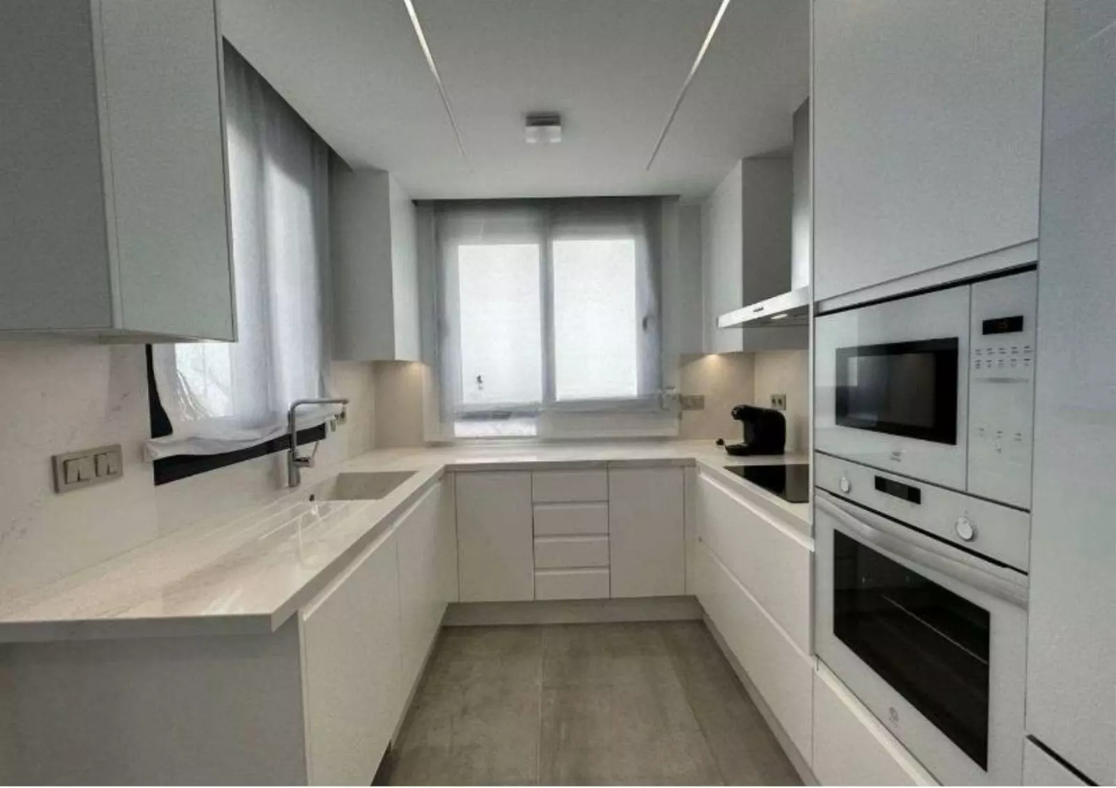 3-bedroom Villa In Torrevieja, Spain (197 M²)