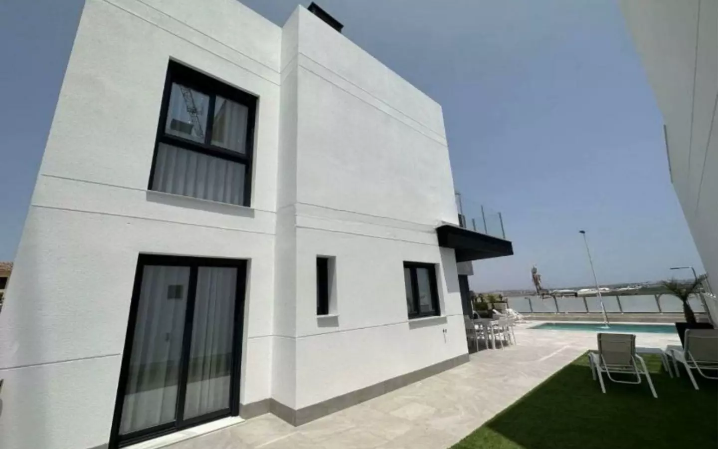 3-bedroom Villa In Torrevieja, Spain (197 M²)