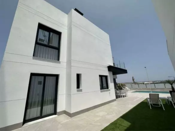 3-bedroom Villa In Torrevieja, Spain (197 M²)