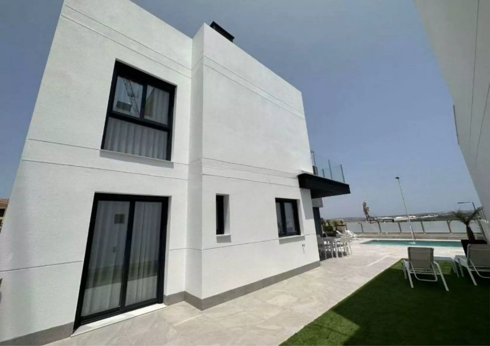 3-bedroom Villa In Torrevieja, Spain (197 M²)