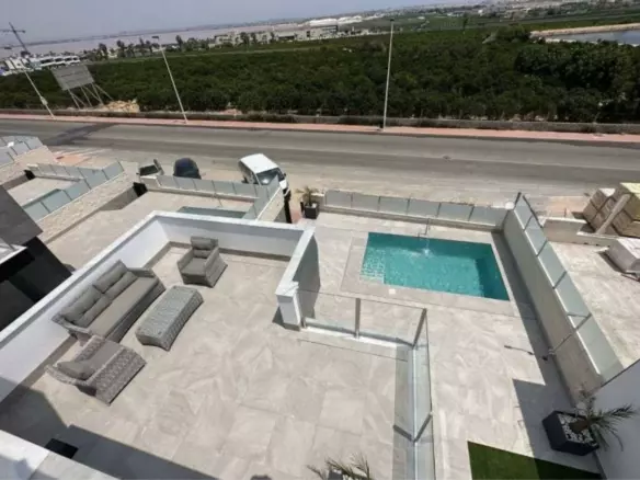 3-bedroom Villa In Torrevieja, Spain (197 M²)