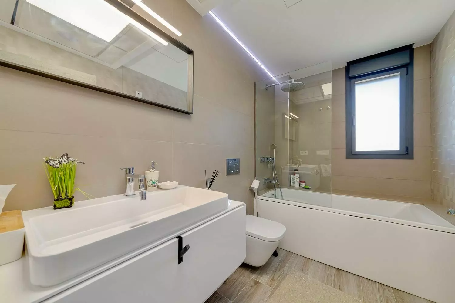 3-bedroom Villa In Torrevieja, Spain (393 M²)