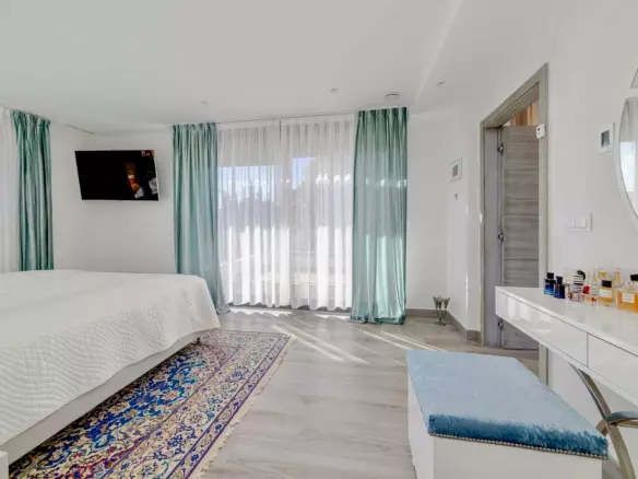 3-bedroom Villa In Torrevieja, Spain (393 M²)
