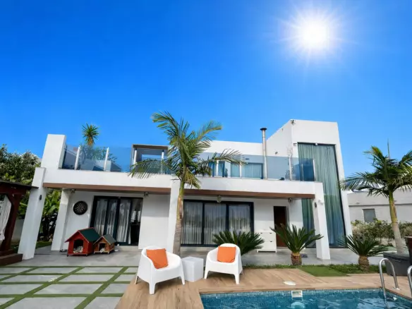 3-bedroom Villa In Torrevieja, Spain (241 M²)