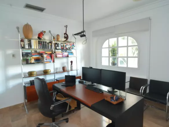 4-bedroom Villa In Torrevieja, Spain (520 M²)