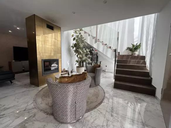 3-bedroom Villa In Torrevieja, Spain (241 M²)