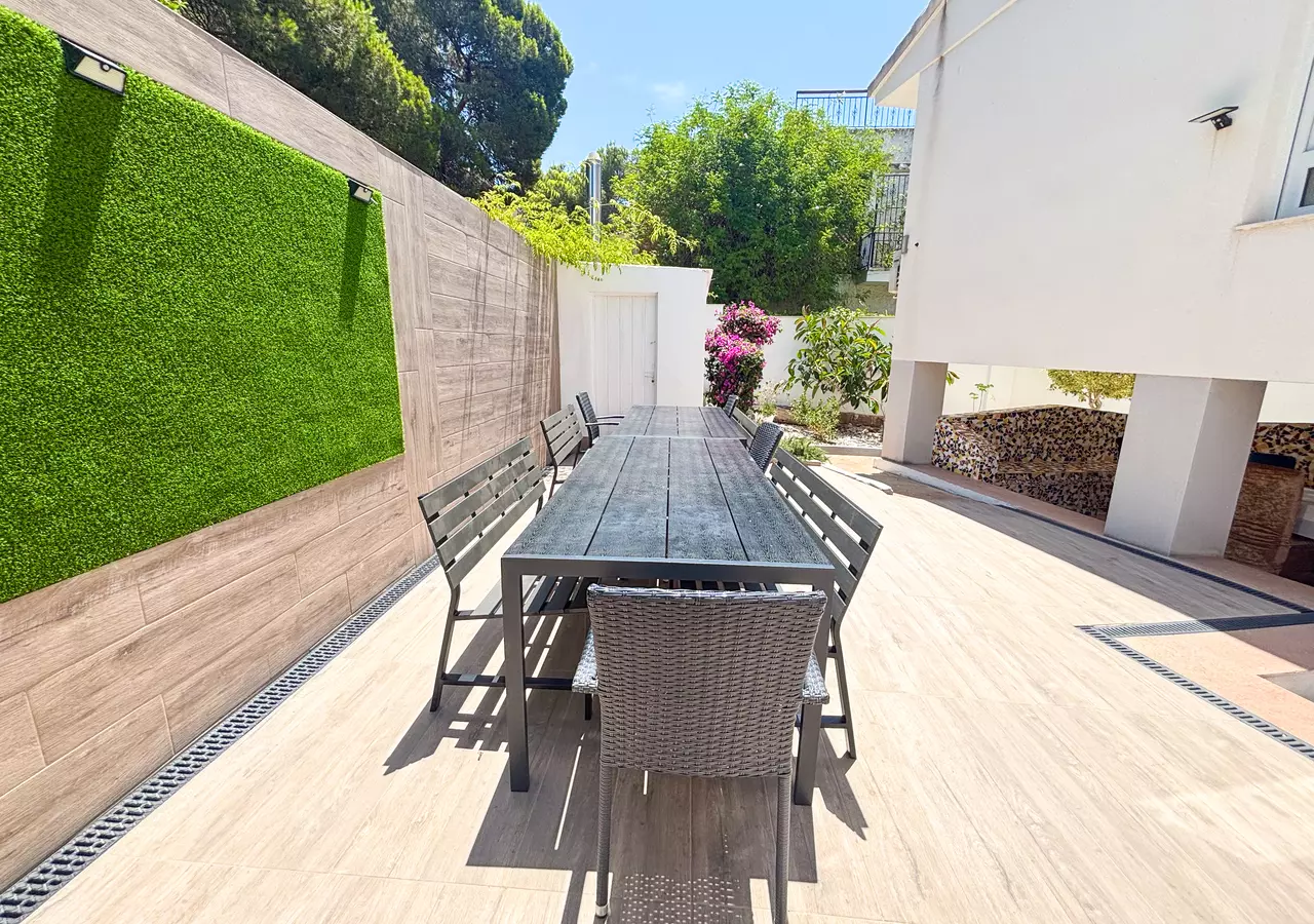 7-bedroom Villa In Pilar De La Horadada, Spain (512 M²)