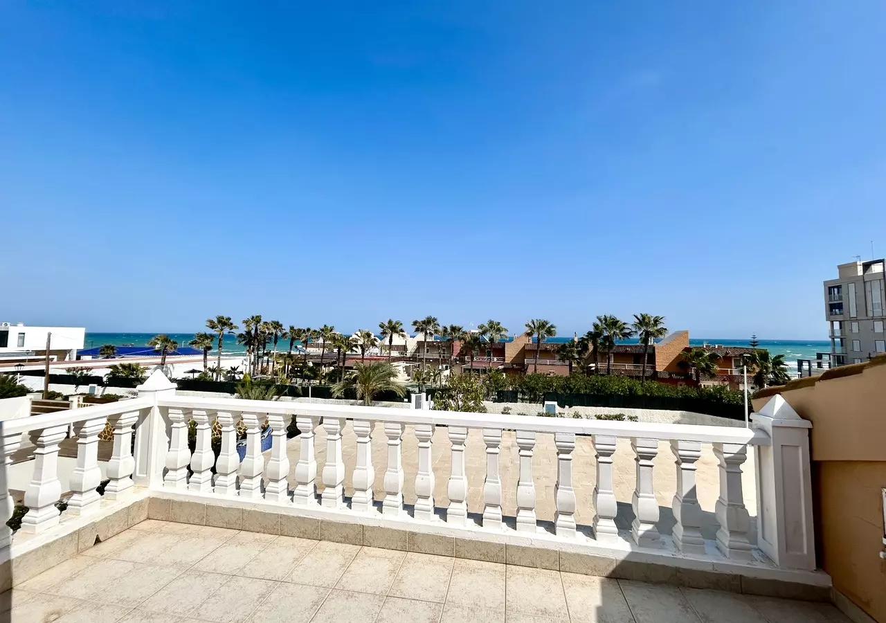 6-bedroom Villa In Torrevieja, Spain (440 M²)